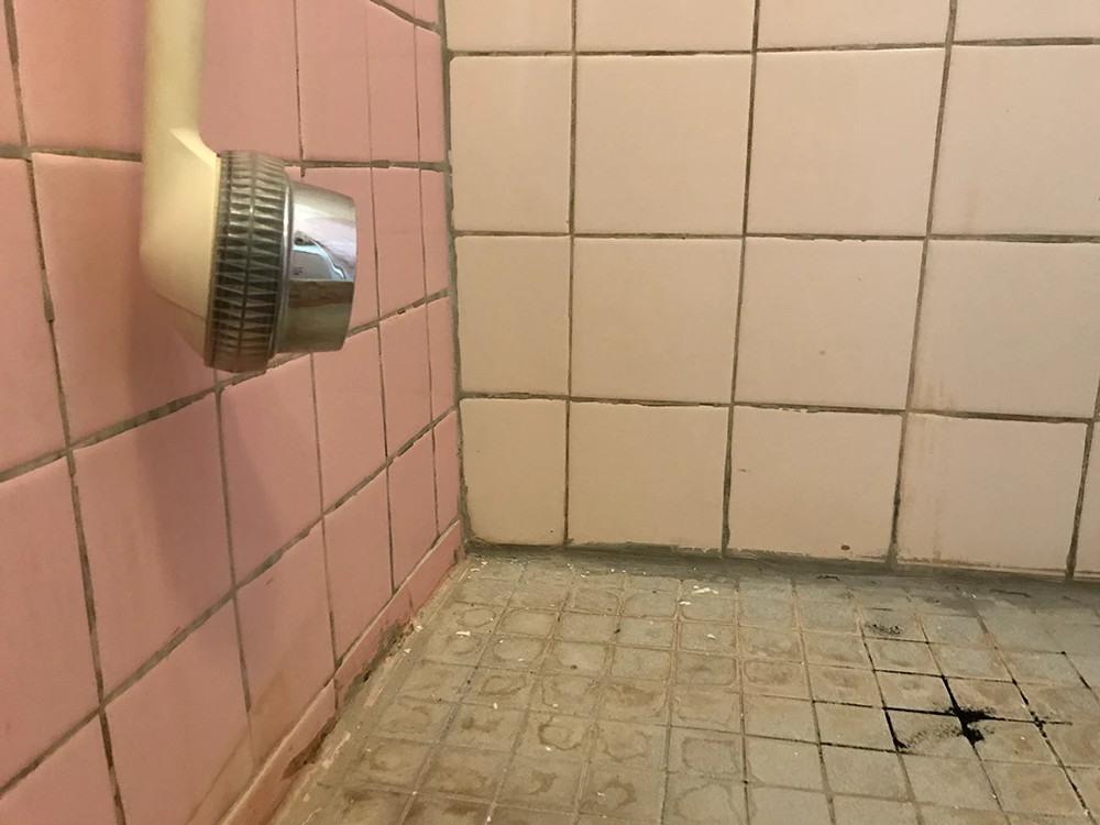 Douche insalubre - Vie de Château