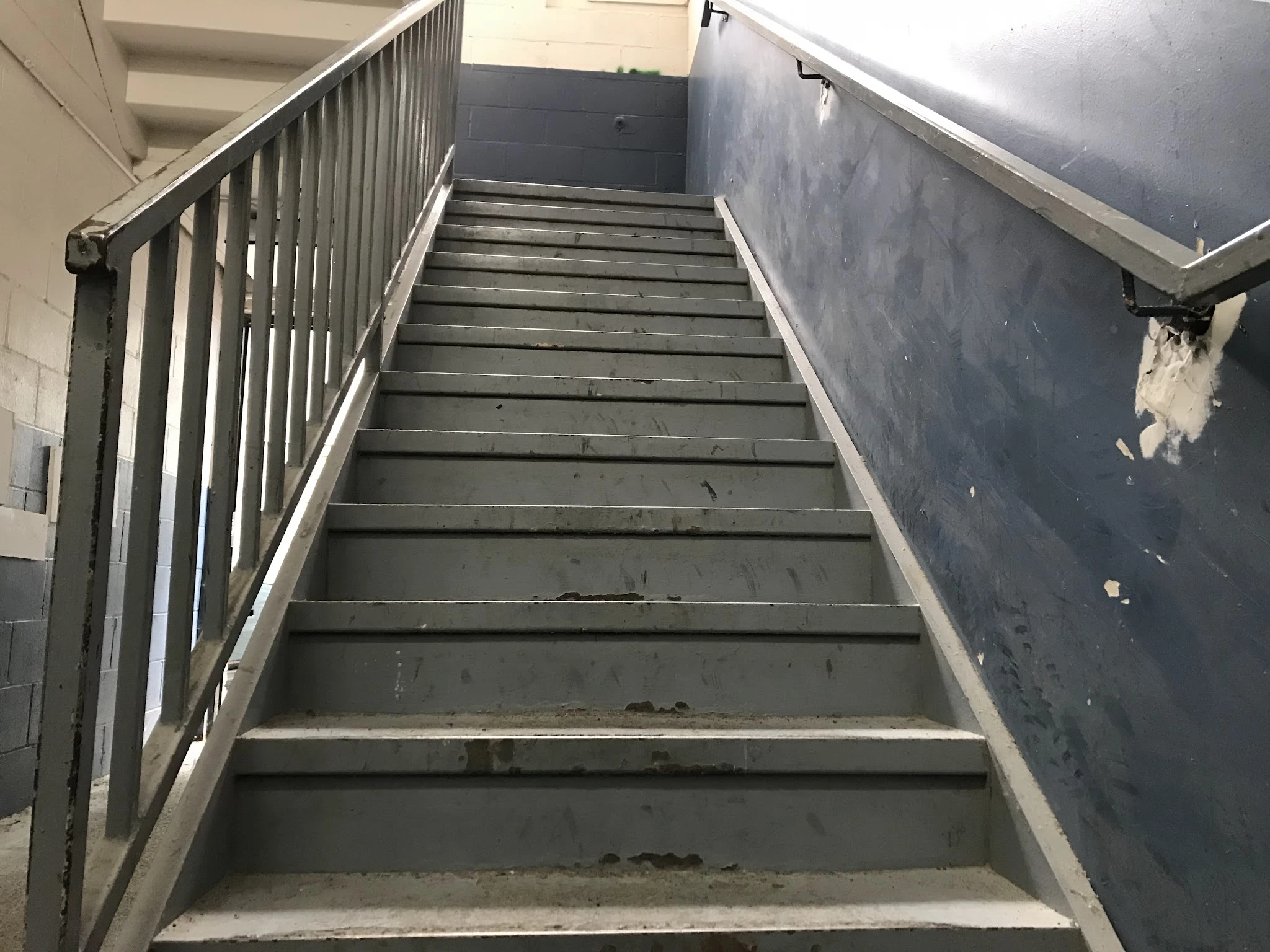 Escalier monter Château Inn - Vie de Château